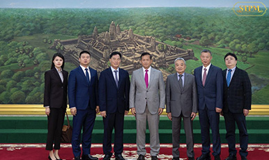 柬埔寨首相洪瑪奈會見金茂源環(huán)保集團董事會主席張梁洪，展望中柬綠色產(chǎn)業(yè)合作